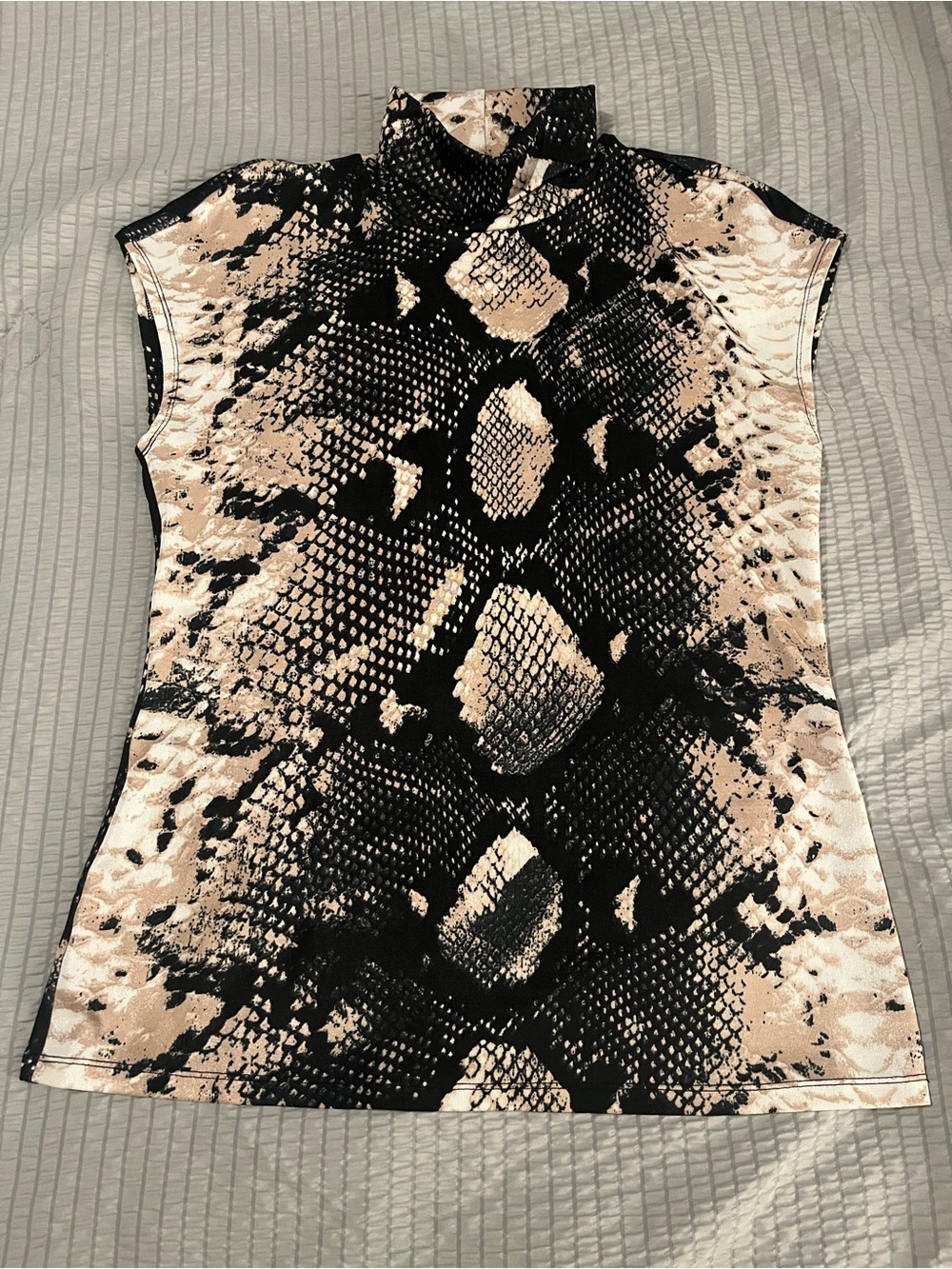 Yansi Fugel Snakeskin Print Mock Neck Sleeveless Top Size M